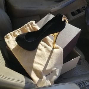 Luis Vuitton pumps